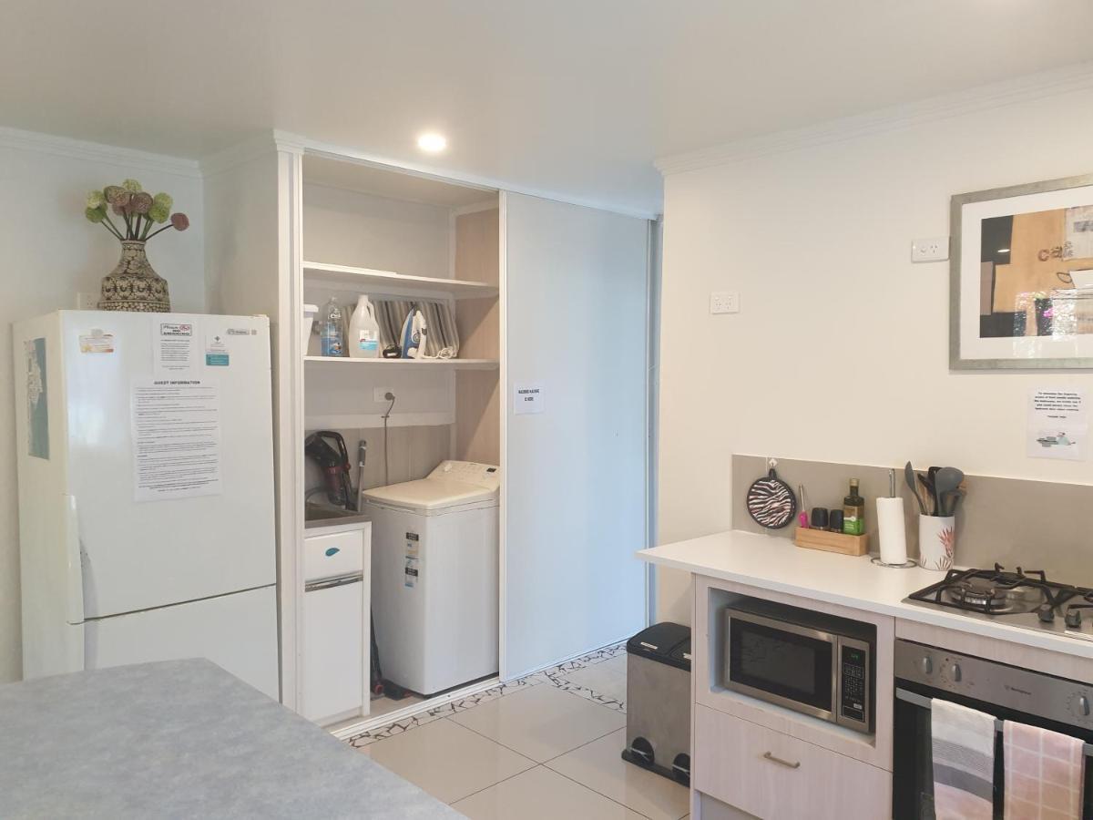 Pet Friendly & Spacious Two Bedroom Guest Unit Caloundra Exterior foto